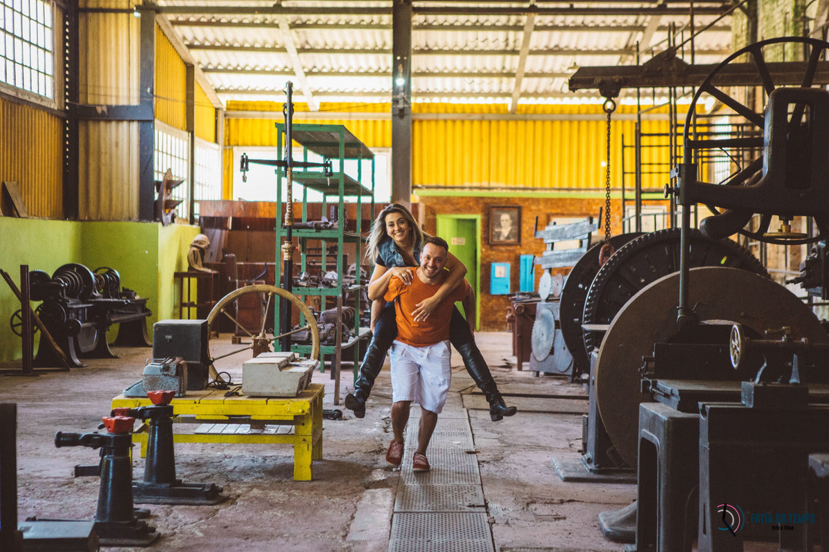 ensaio pre casamento paranapiacaba, ensaio paranapiacaba, paranapiacaba, turismo em paranapiacaba, casal em paranapiacaba, ensaio no trem, ensaio trem antigo, ensaio cidade histórica, ensaio pre casamento, pre casamento no trem, ensaio diferente
