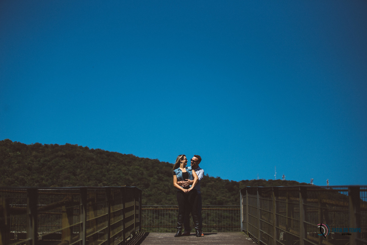 ensaio pre casamento paranapiacaba, ensaio paranapiacaba, paranapiacaba, turismo em paranapiacaba, casal em paranapiacaba, ensaio no trem, ensaio trem antigo, ensaio cidade histórica, ensaio pre casamento, pre casamento no trem, ensaio diferente