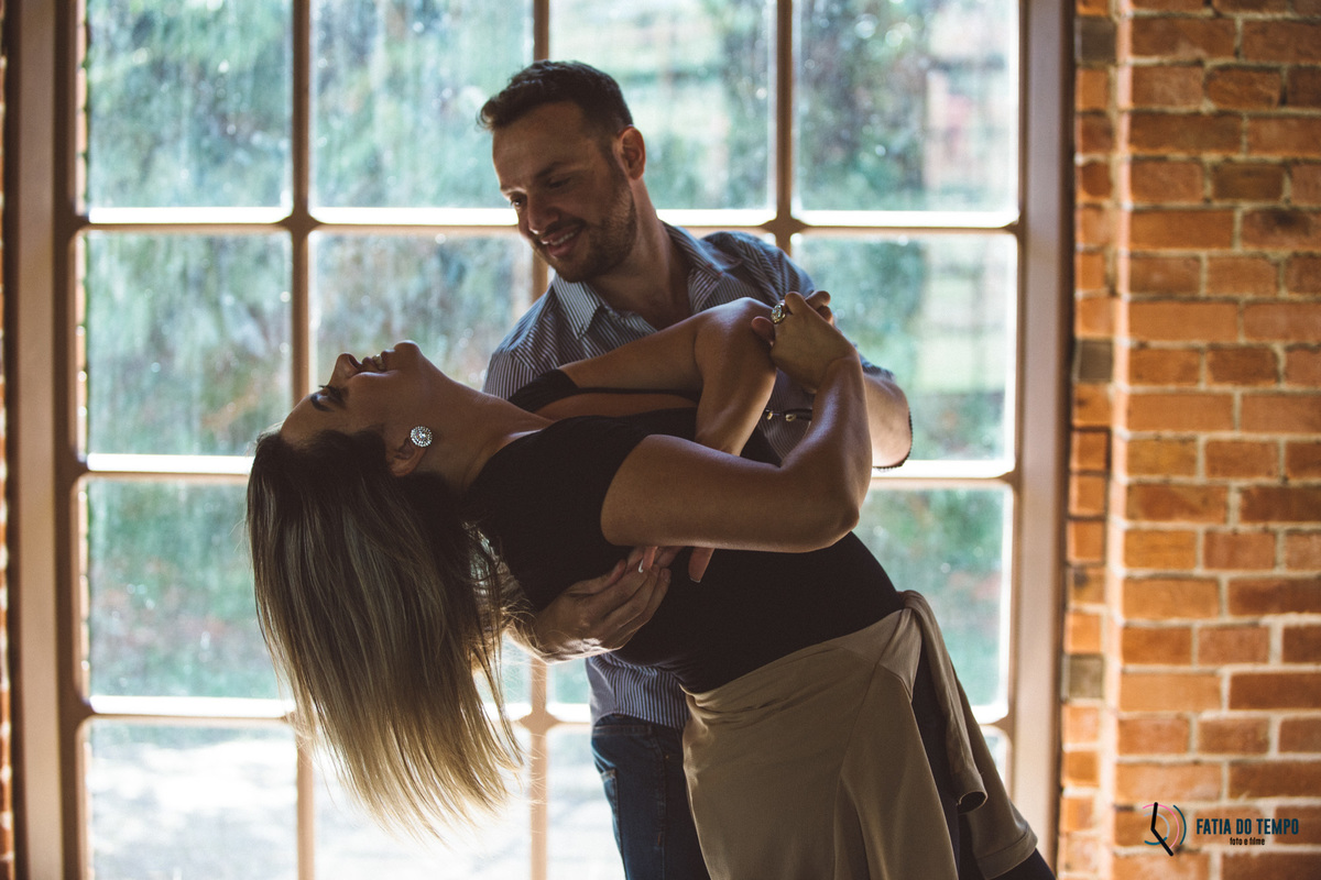 ensaio pre casamento paranapiacaba, ensaio paranapiacaba, paranapiacaba, turismo em paranapiacaba, casal em paranapiacaba, ensaio no trem, ensaio trem antigo, ensaio cidade histórica, ensaio pre casamento, pre casamento no trem, ensaio diferente