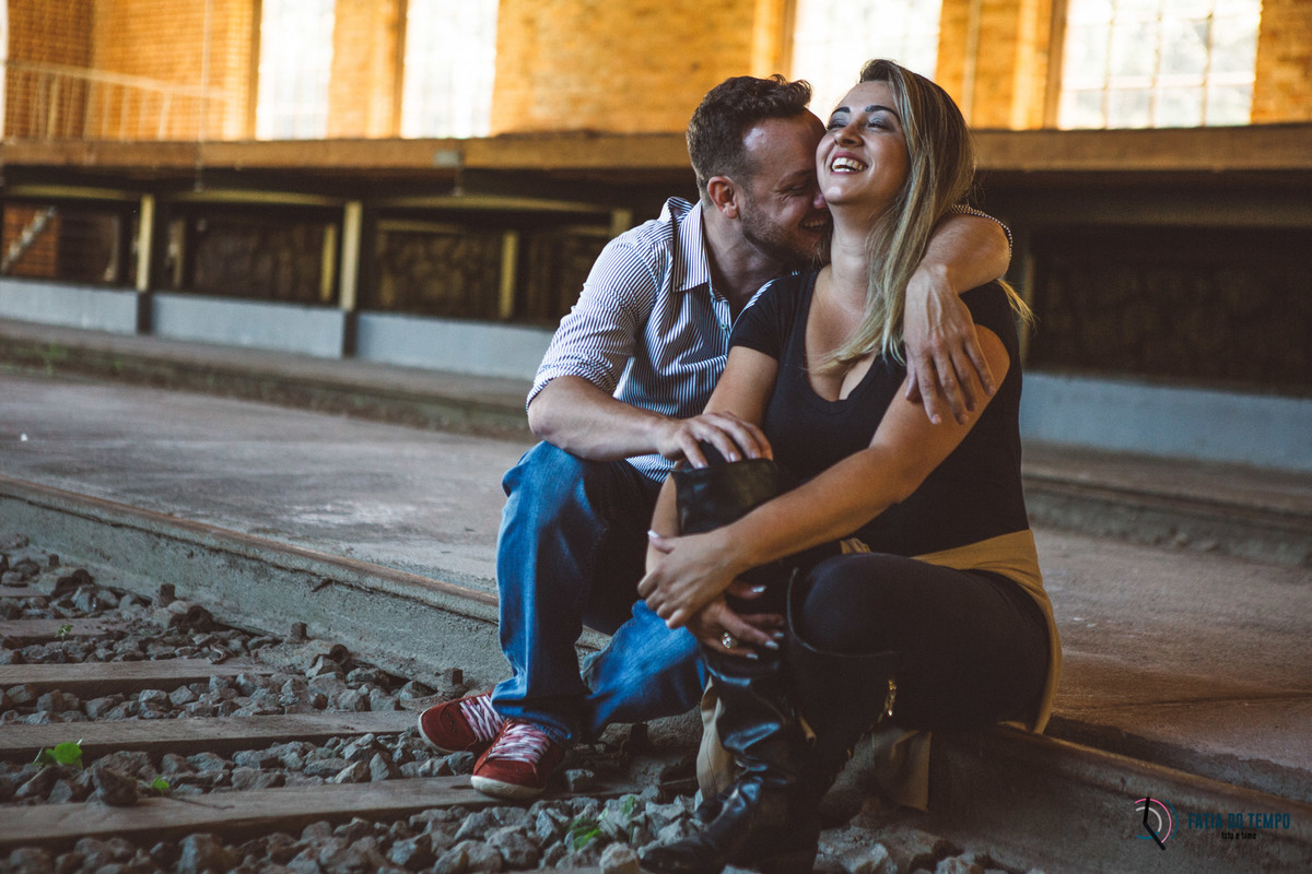 ensaio pre casamento paranapiacaba, ensaio paranapiacaba, paranapiacaba, turismo em paranapiacaba, casal em paranapiacaba, ensaio no trem, ensaio trem antigo, ensaio cidade histórica, ensaio pre casamento, pre casamento no trem, ensaio diferente