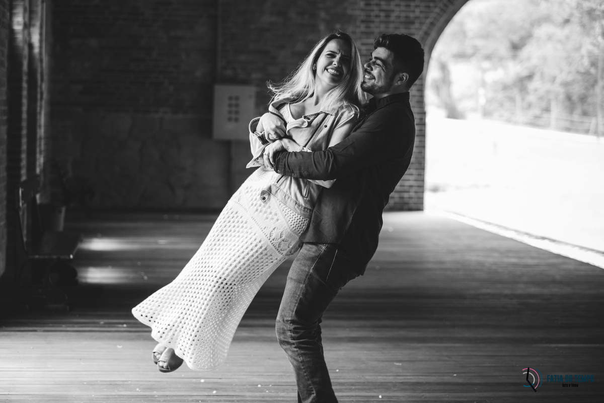 ensaio paranapiacaba, paranapiacaba, ensaio de casal, ensaio pre casamento, pre casamento, paranapiaca, estação de paranapiacaba, ensaio no tem, trilho de trem ensaio, fotos no trilho de trem