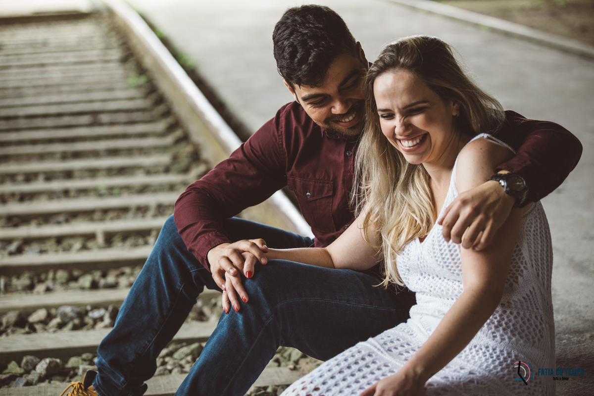 ensaio paranapiacaba, paranapiacaba, ensaio de casal, ensaio pre casamento, pre casamento, paranapiaca, estação de paranapiacaba, ensaio no tem, trilho de trem ensaio, fotos no trilho de trem