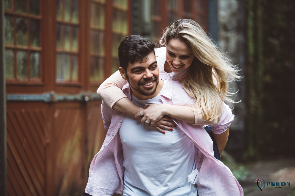 ensaio paranapiacaba, paranapiacaba, ensaio de casal, ensaio pre casamento, pre casamento, paranapiaca, estação de paranapiacaba, ensaio no tem, trilho de trem ensaio, fotos no trilho de trem
