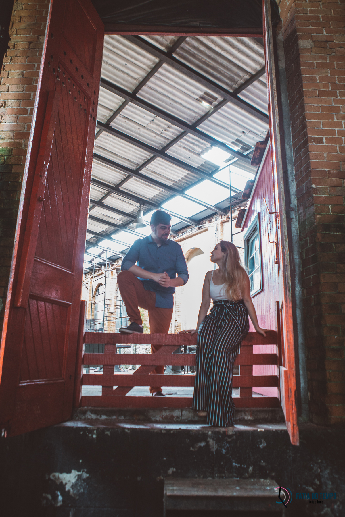 ensaio paranapiacaba, paranapiacaba, ensaio de casal, ensaio pre casamento, pre casamento, paranapiaca, estação de paranapiacaba, ensaio no tem, trilho de trem ensaio, fotos no trilho de trem