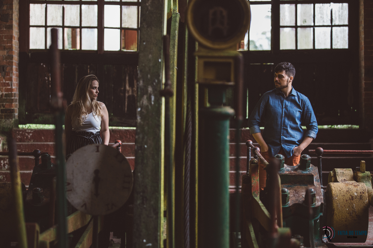 ensaio paranapiacaba, paranapiacaba, ensaio de casal, ensaio pre casamento, pre casamento, paranapiaca, estação de paranapiacaba, ensaio no tem, trilho de trem ensaio, fotos no trilho de trem