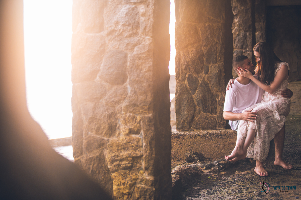 ensaio na praia, ensaio litoral norte SP, ensaio de casal, ensaio pre casamento, guaruja, sorocotuba, fotos de casais, pre wedding na praia, casais na praia, fotos nascer do sol, nascendo o sol, praia nascer do sol