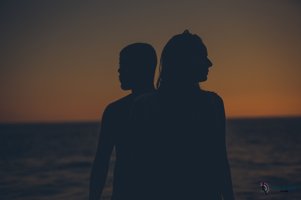 ensaio na praia, ensaio litoral norte SP, ensaio de casal, ensaio pre casamento, guaruja, sorocotuba, fotos de casais, pre wedding na praia, casais na praia, fotos nascer do sol, nascendo o sol, praia nascer do sol