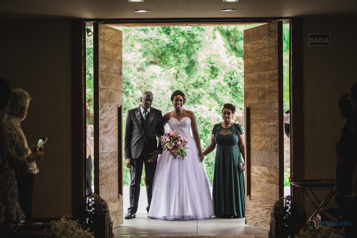 sitio são jorge, noivo negro, noiva negra, noiva black power, casamento no campo, casamento no sitio são jorge, casamento rustico, pepper drinks, odeon decorações, decoração boho, casamento boho, maquiagem em noiva negra, fotos de noiva negra, 