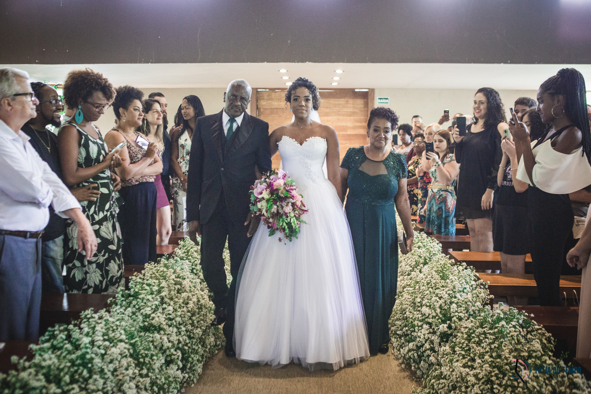 sitio são jorge, noivo negro, noiva negra, noiva black power, casamento no campo, casamento no sitio são jorge, casamento rustico, pepper drinks, odeon decorações, decoração boho, casamento boho, maquiagem em noiva negra, fotos de noiva negra, 