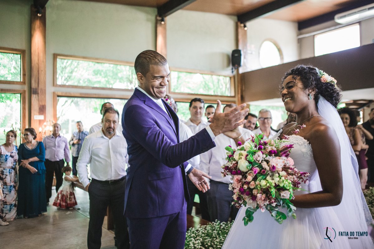 sitio são jorge, noivo negro, noiva negra, noiva black power, casamento no campo, casamento no sitio são jorge, casamento rustico, pepper drinks, odeon decorações, decoração boho, casamento boho, maquiagem em noiva negra, fotos de noiva negra, 