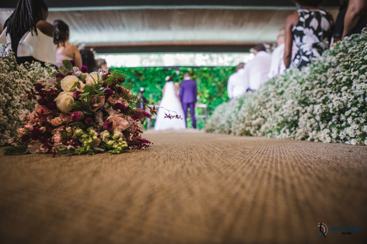 sitio são jorge, noivo negro, noiva negra, noiva black power, casamento no campo, casamento no sitio são jorge, casamento rustico, pepper drinks, odeon decorações, decoração boho, casamento boho, maquiagem em noiva negra, fotos de noiva negra, 