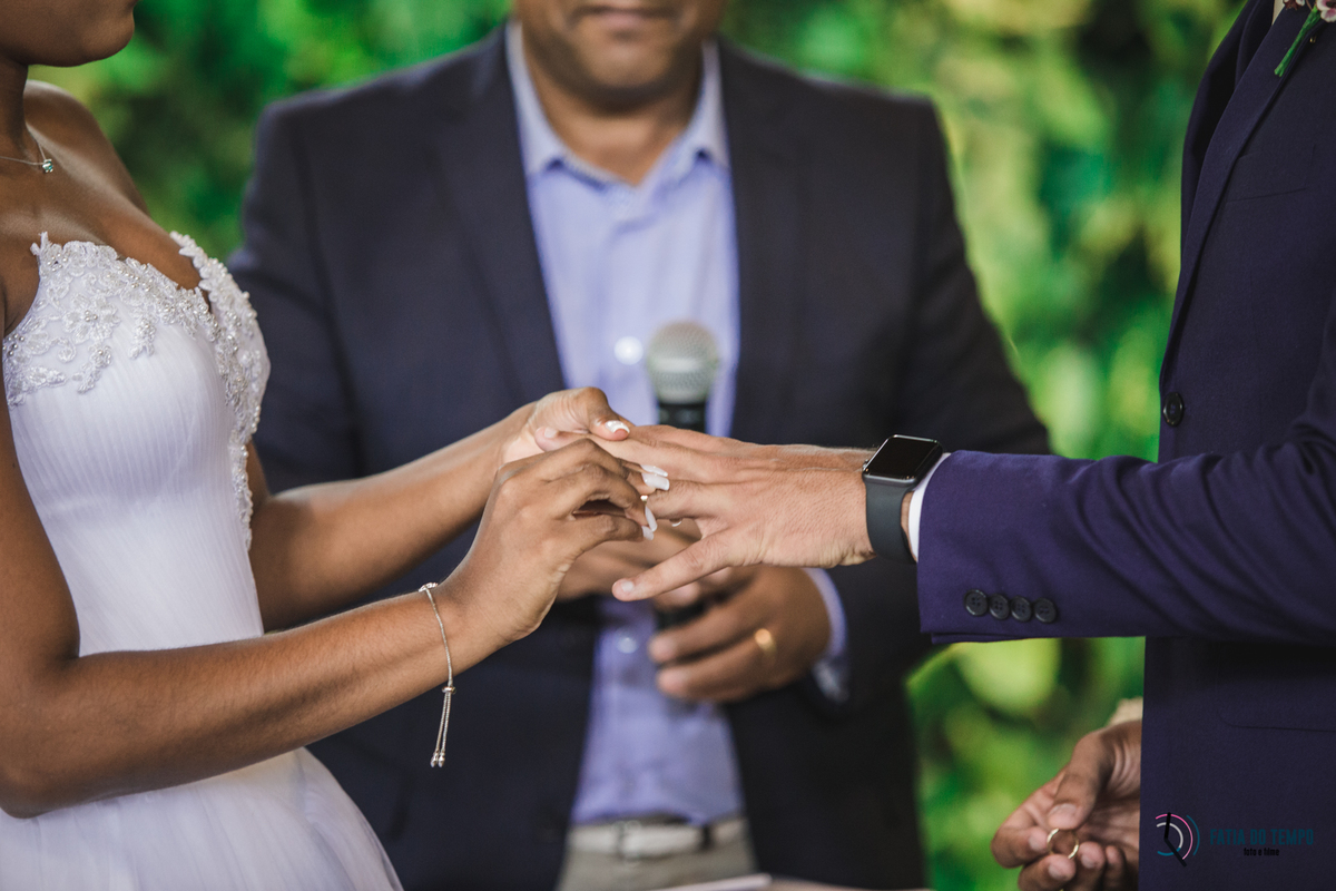 sitio são jorge, noivo negro, noiva negra, noiva black power, casamento no campo, casamento no sitio são jorge, casamento rustico, pepper drinks, odeon decorações, decoração boho, casamento boho, maquiagem em noiva negra, fotos de noiva negra, 