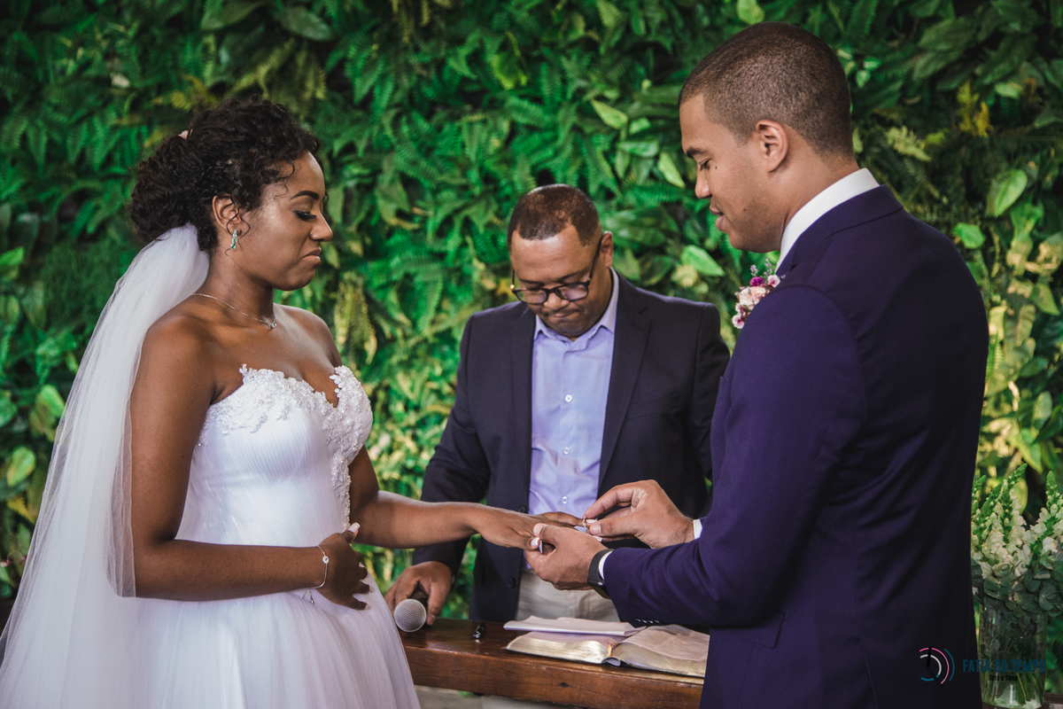 sitio são jorge, noivo negro, noiva negra, noiva black power, casamento no campo, casamento no sitio são jorge, casamento rustico, pepper drinks, odeon decorações, decoração boho, casamento boho, maquiagem em noiva negra, fotos de noiva negra, 