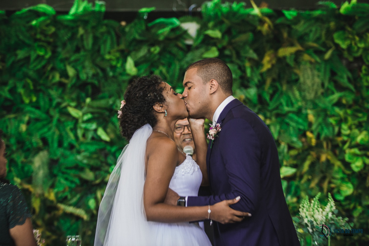 sitio são jorge, noivo negro, noiva negra, noiva black power, casamento no campo, casamento no sitio são jorge, casamento rustico, pepper drinks, odeon decorações, decoração boho, casamento boho, maquiagem em noiva negra, fotos de noiva negra, 