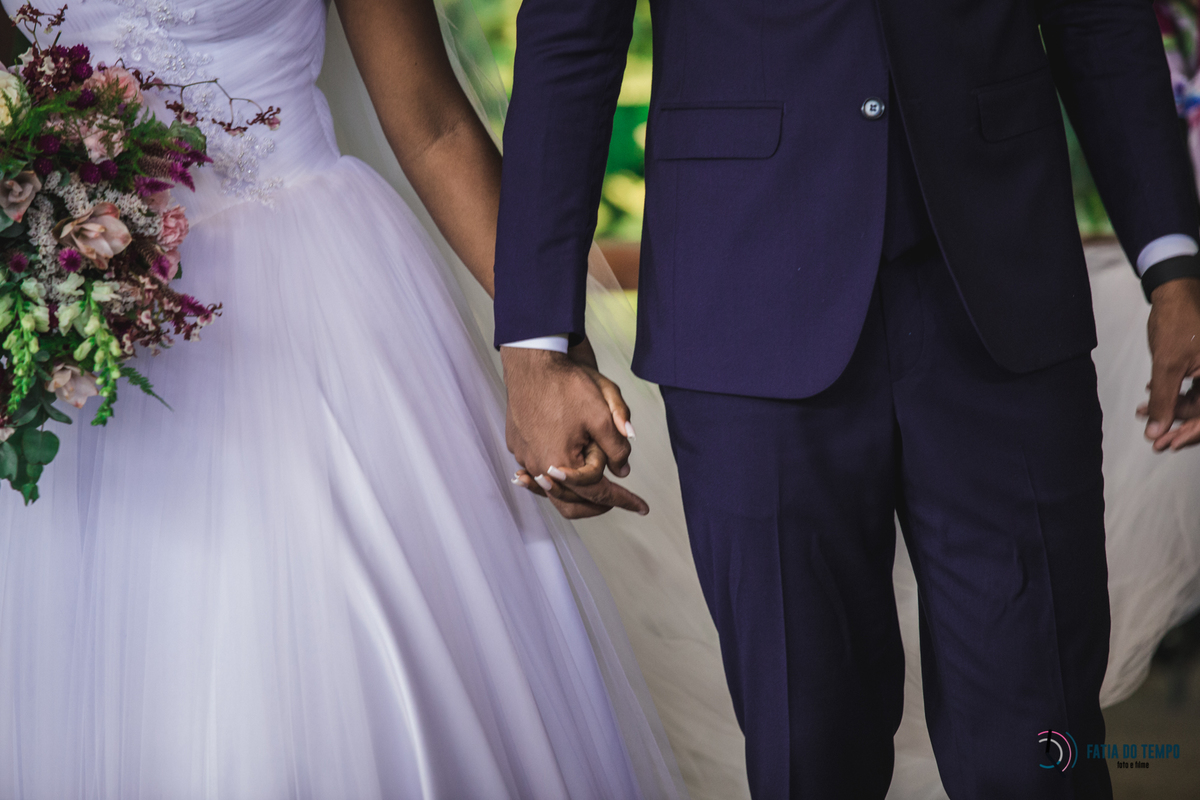 sitio são jorge, noivo negro, noiva negra, noiva black power, casamento no campo, casamento no sitio são jorge, casamento rustico, pepper drinks, odeon decorações, decoração boho, casamento boho, maquiagem em noiva negra, fotos de noiva negra, 