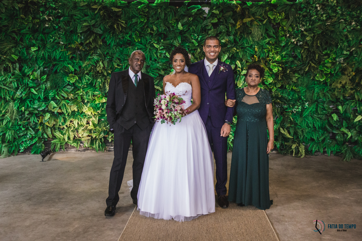 sitio são jorge, noivo negro, noiva negra, noiva black power, casamento no campo, casamento no sitio são jorge, casamento rustico, pepper drinks, odeon decorações, decoração boho, casamento boho, maquiagem em noiva negra, fotos de noiva negra, 