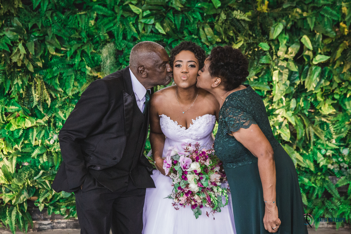 sitio são jorge, noivo negro, noiva negra, noiva black power, casamento no campo, casamento no sitio são jorge, casamento rustico, pepper drinks, odeon decorações, decoração boho, casamento boho, maquiagem em noiva negra, fotos de noiva negra, 