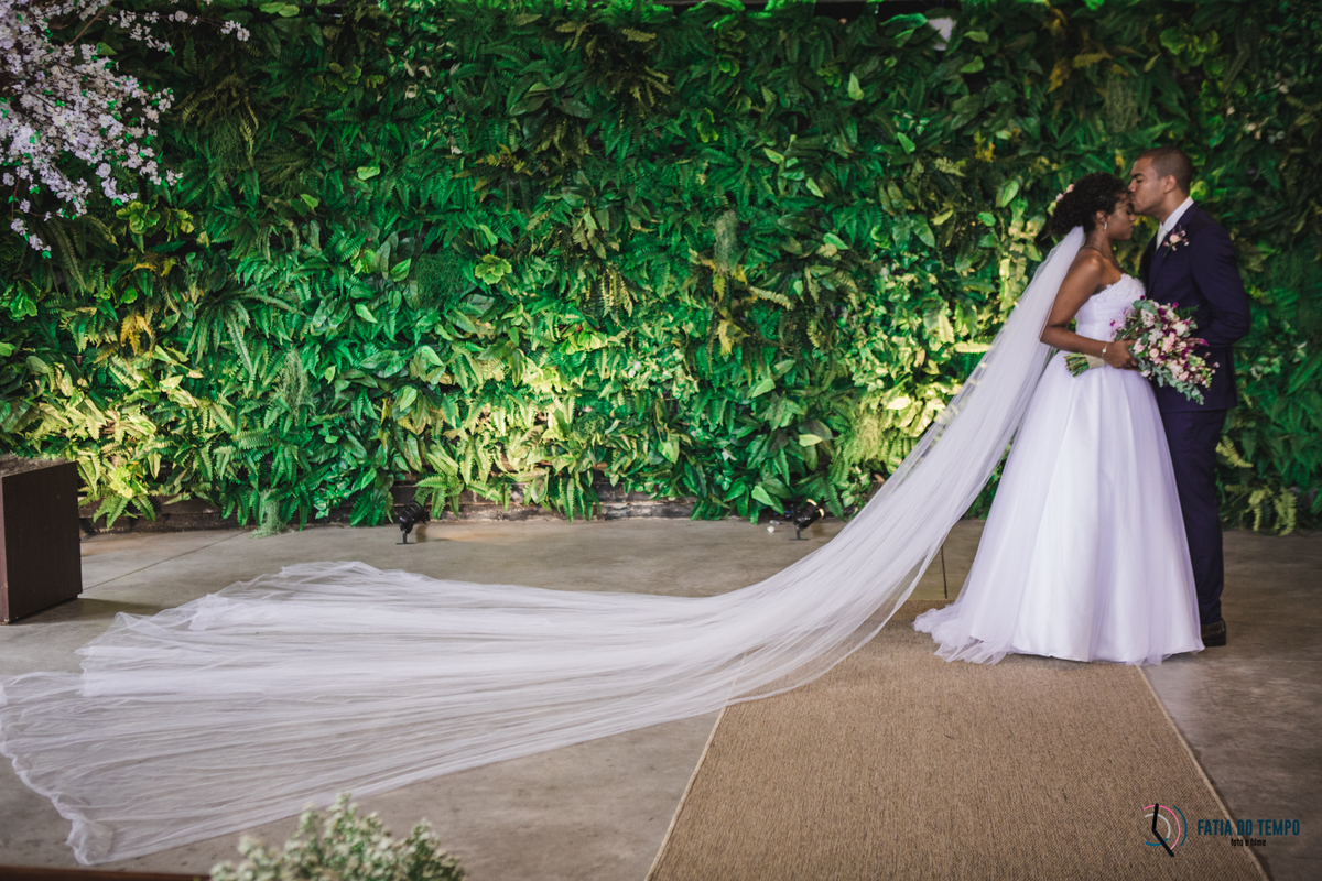 sitio são jorge, noivo negro, noiva negra, noiva black power, casamento no campo, casamento no sitio são jorge, casamento rustico, pepper drinks, odeon decorações, decoração boho, casamento boho, maquiagem em noiva negra, fotos de noiva negra, 