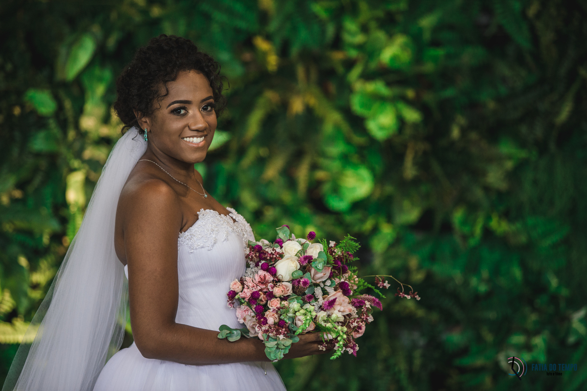 sitio são jorge, noivo negro, noiva negra, noiva black power, casamento no campo, casamento no sitio são jorge, casamento rustico, pepper drinks, odeon decorações, decoração boho, casamento boho, maquiagem em noiva negra, fotos de noiva negra, 