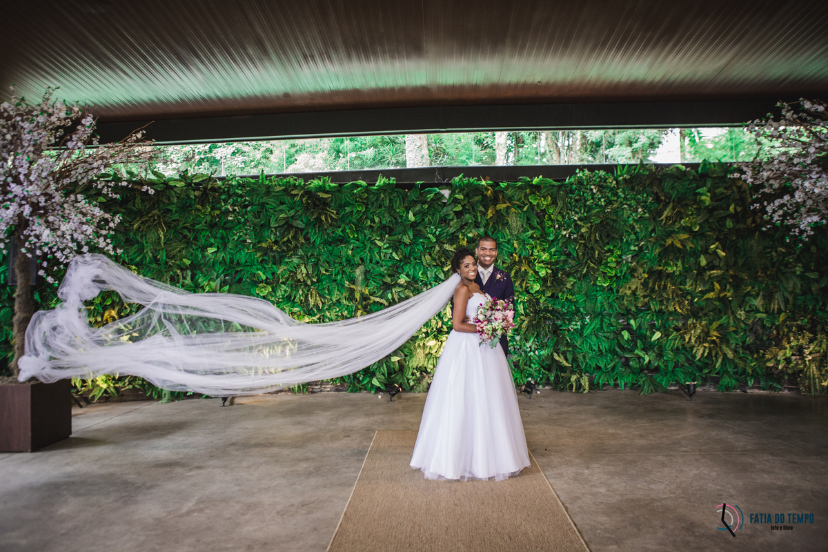 sitio são jorge, noivo negro, noiva negra, noiva black power, casamento no campo, casamento no sitio são jorge, casamento rustico, pepper drinks, odeon decorações, decoração boho, casamento boho, maquiagem em noiva negra, fotos de noiva negra, 