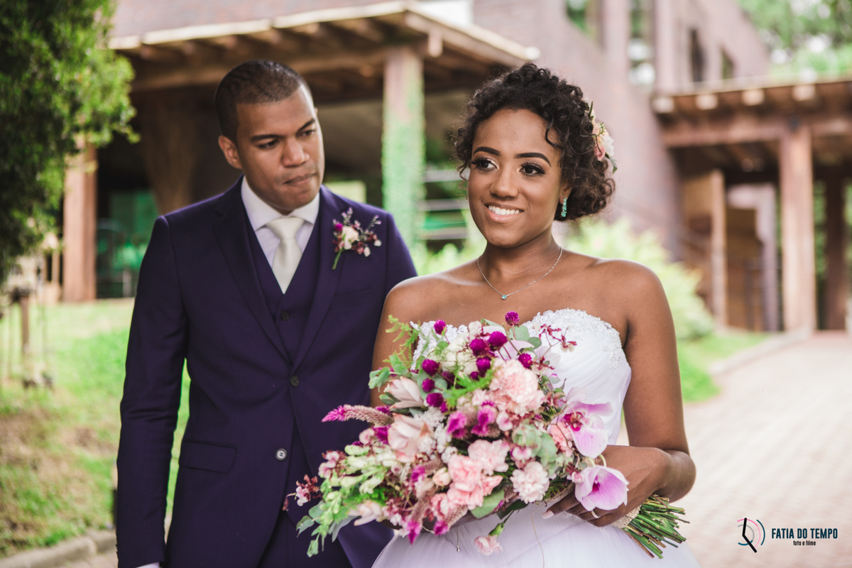 sitio são jorge, noivo negro, noiva negra, noiva black power, casamento no campo, casamento no sitio são jorge, casamento rustico, pepper drinks, odeon decorações, decoração boho, casamento boho, maquiagem em noiva negra, fotos de noiva negra, 