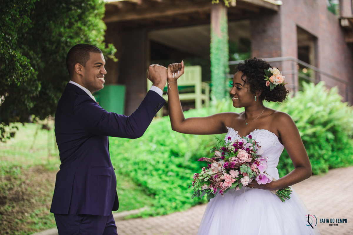 sitio são jorge, noivo negro, noiva negra, noiva black power, casamento no campo, casamento no sitio são jorge, casamento rustico, pepper drinks, odeon decorações, decoração boho, casamento boho, maquiagem em noiva negra, fotos de noiva negra, 