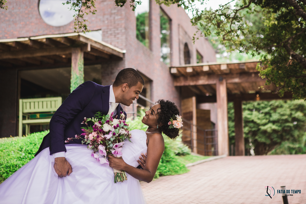 sitio são jorge, noivo negro, noiva negra, noiva black power, casamento no campo, casamento no sitio são jorge, casamento rustico, pepper drinks, odeon decorações, decoração boho, casamento boho, maquiagem em noiva negra, fotos de noiva negra, 