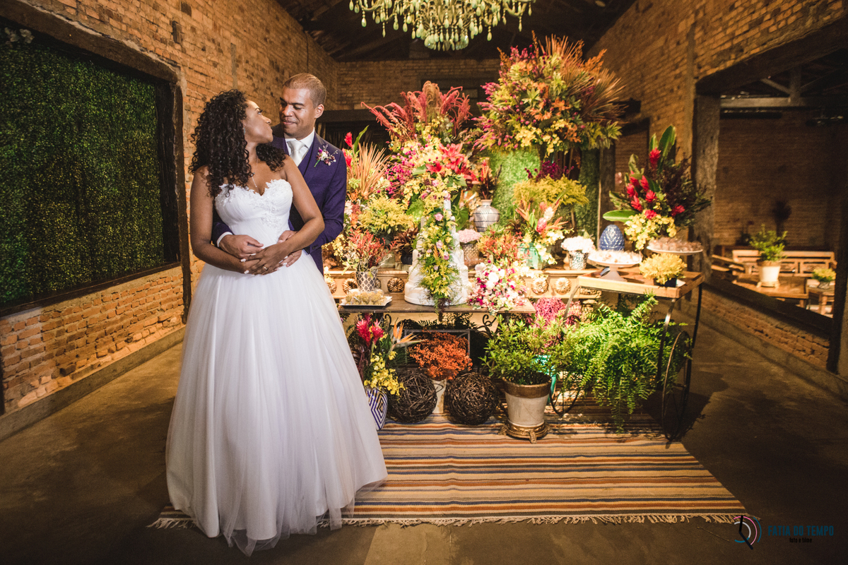 sitio são jorge, noivo negro, noiva negra, noiva black power, casamento no campo, casamento no sitio são jorge, casamento rustico, pepper drinks, odeon decorações, decoração boho, casamento boho, maquiagem em noiva negra, fotos de noiva negra, 