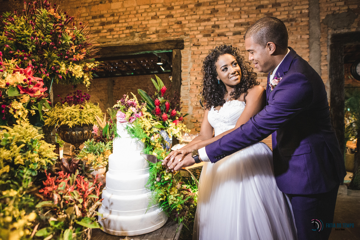 sitio são jorge, noivo negro, noiva negra, noiva black power, casamento no campo, casamento no sitio são jorge, casamento rustico, pepper drinks, odeon decorações, decoração boho, casamento boho, maquiagem em noiva negra, fotos de noiva negra, 