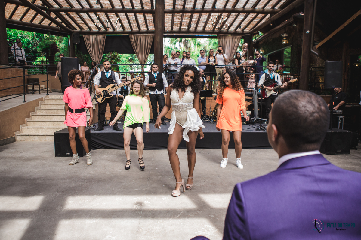 sitio são jorge, noivo negro, noiva negra, noiva black power, casamento no campo, casamento no sitio são jorge, casamento rustico, pepper drinks, odeon decorações, decoração boho, casamento boho, maquiagem em noiva negra, fotos de noiva negra, 