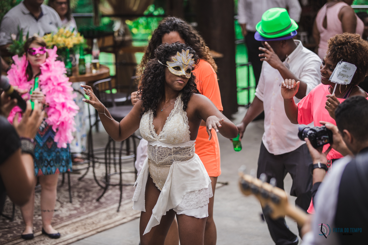 sitio são jorge, noivo negro, noiva negra, noiva black power, casamento no campo, casamento no sitio são jorge, casamento rustico, pepper drinks, odeon decorações, decoração boho, casamento boho, maquiagem em noiva negra, fotos de noiva negra, 