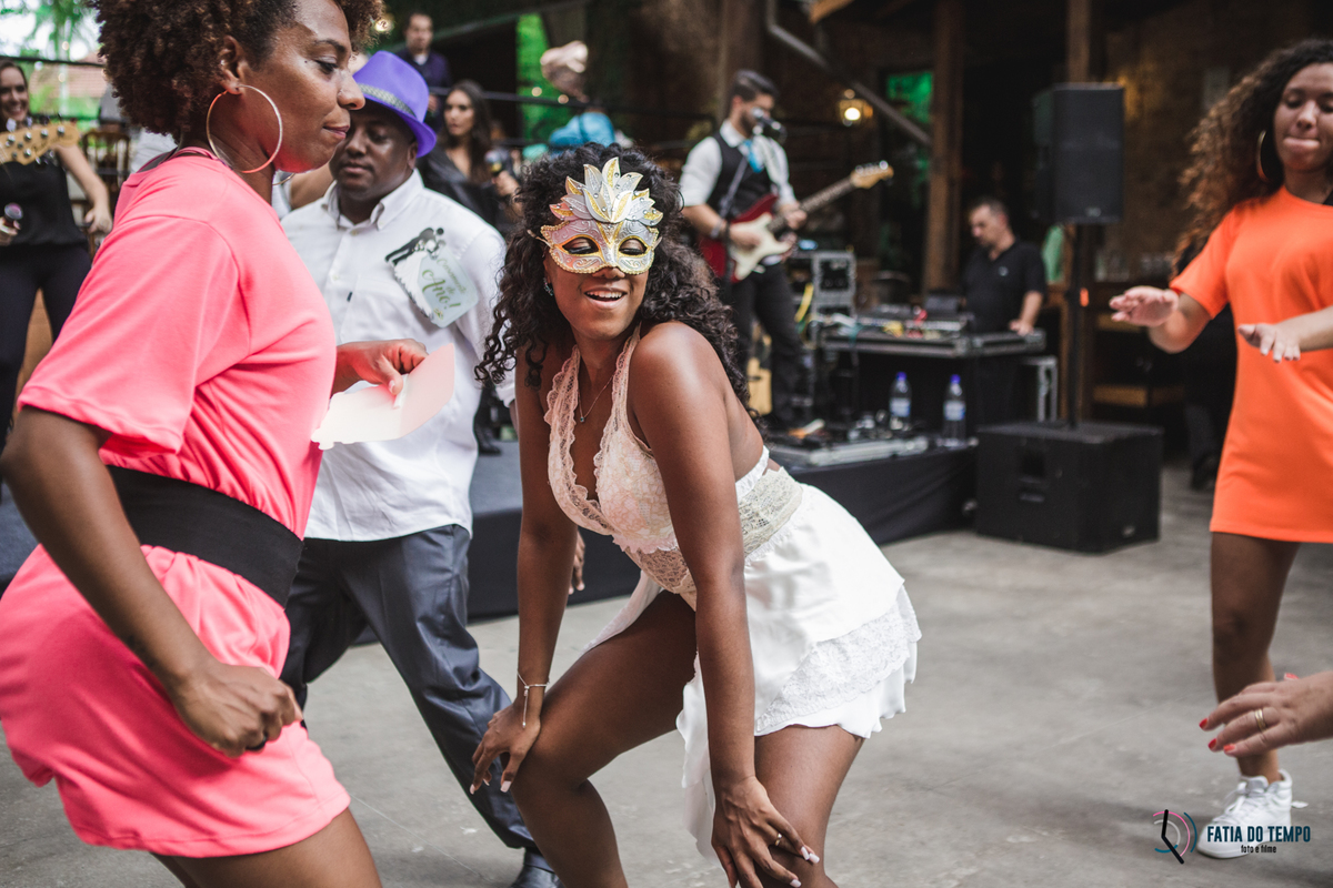 sitio são jorge, noivo negro, noiva negra, noiva black power, casamento no campo, casamento no sitio são jorge, casamento rustico, pepper drinks, odeon decorações, decoração boho, casamento boho, maquiagem em noiva negra, fotos de noiva negra, 