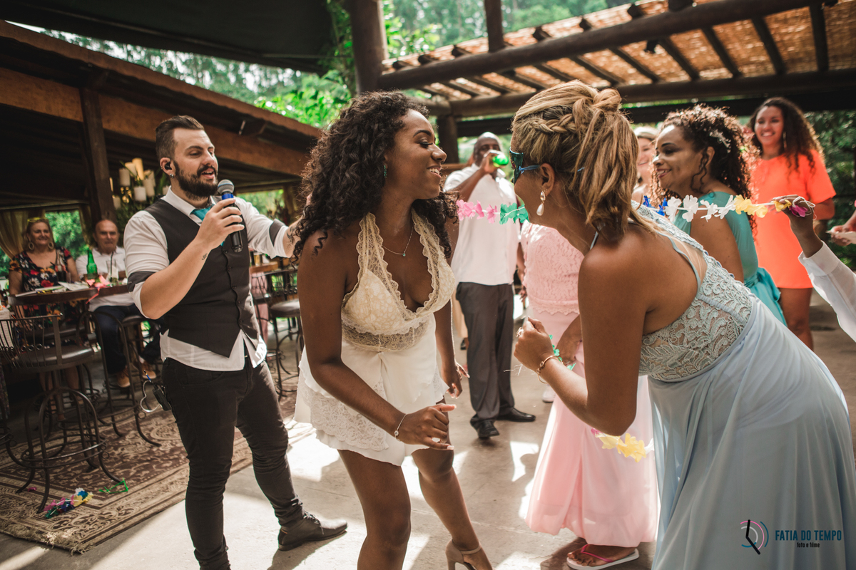 sitio são jorge, noivo negro, noiva negra, noiva black power, casamento no campo, casamento no sitio são jorge, casamento rustico, pepper drinks, odeon decorações, decoração boho, casamento boho, maquiagem em noiva negra, fotos de noiva negra, 