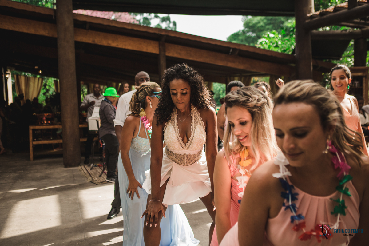 sitio são jorge, noivo negro, noiva negra, noiva black power, casamento no campo, casamento no sitio são jorge, casamento rustico, pepper drinks, odeon decorações, decoração boho, casamento boho, maquiagem em noiva negra, fotos de noiva negra, 