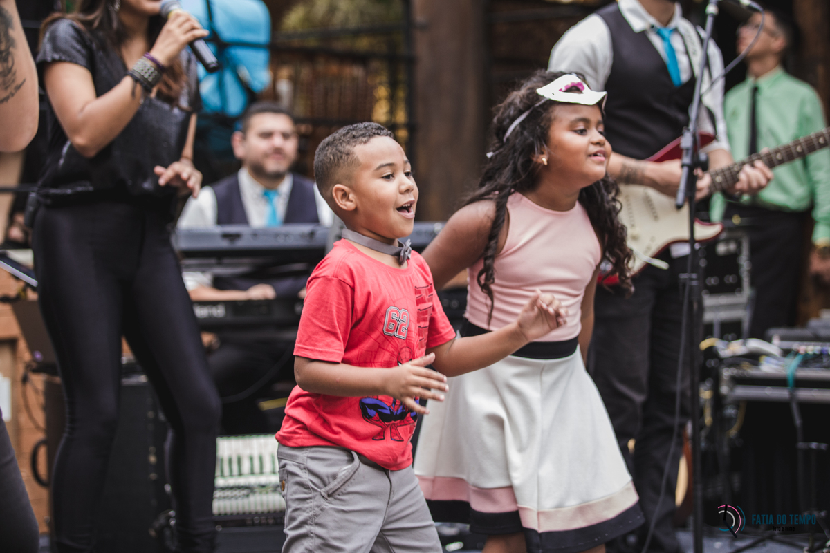 sitio são jorge, noivo negro, noiva negra, noiva black power, casamento no campo, casamento no sitio são jorge, casamento rustico, pepper drinks, odeon decorações, decoração boho, casamento boho, maquiagem em noiva negra, fotos de noiva negra, 