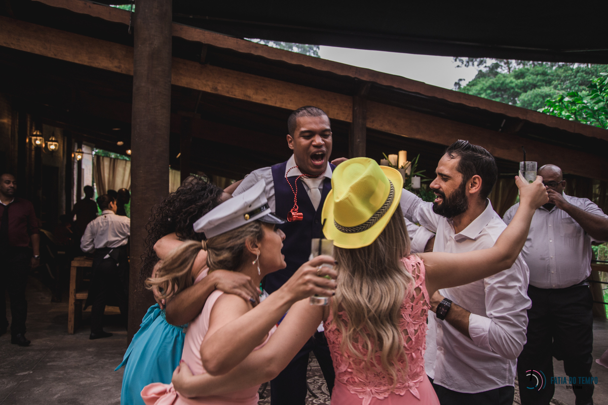 sitio são jorge, noivo negro, noiva negra, noiva black power, casamento no campo, casamento no sitio são jorge, casamento rustico, pepper drinks, odeon decorações, decoração boho, casamento boho, maquiagem em noiva negra, fotos de noiva negra, 