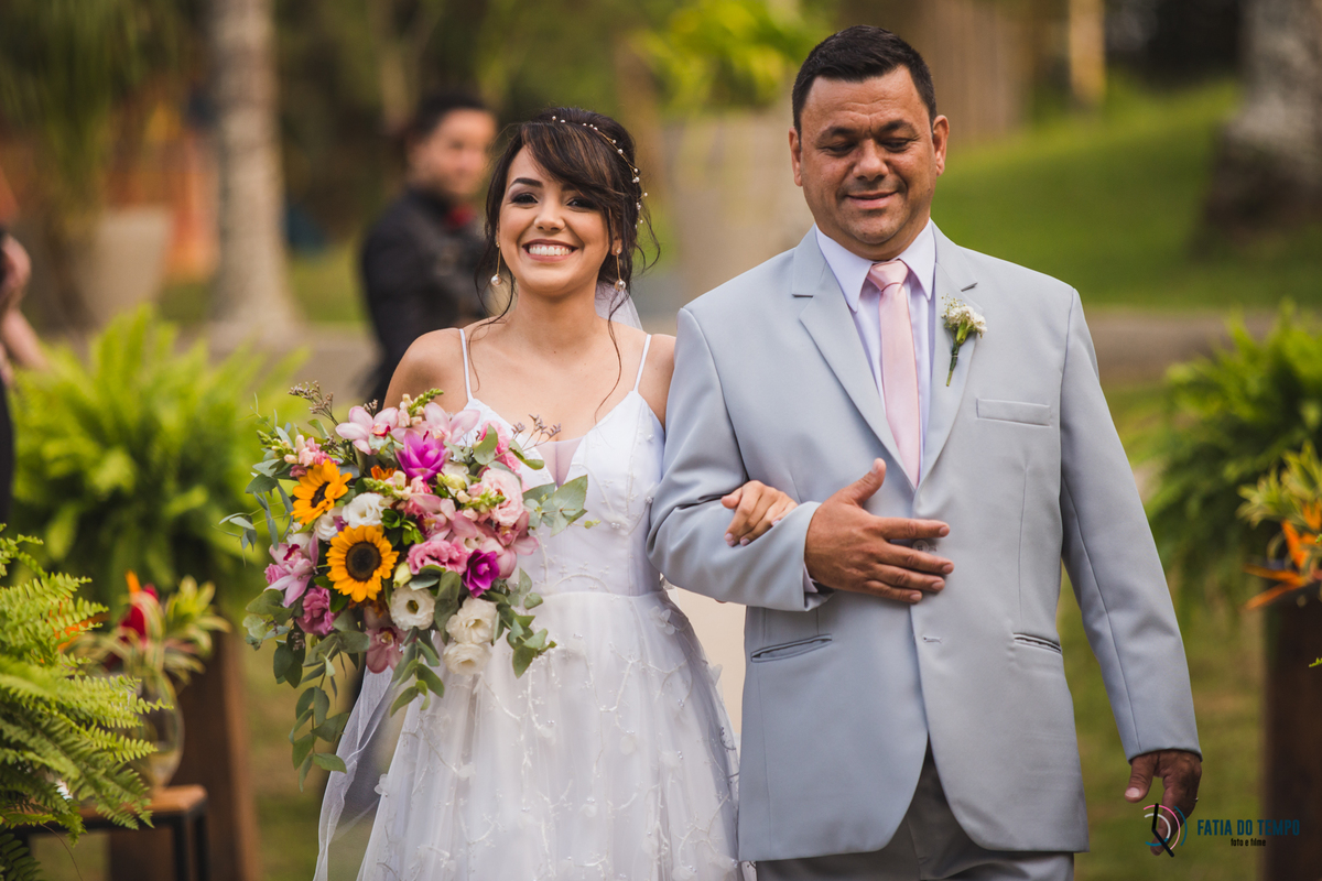 chácara recanto verde, chácara em suzano, casamento no campo, casamento em chácara, vestido de noiva, noiva morena, decoração boho, diy casamento, decoração diy, casamento ao ar livre, casamento com verde, decoração colorida, casamento de dia