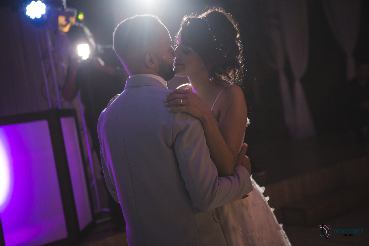 chácara recanto verde, chácara em suzano, casamento no campo, casamento em chácara, vestido de noiva, noiva morena, decoração boho, diy casamento, decoração diy, casamento ao ar livre, casamento com verde, decoração colorida, casamento de dia