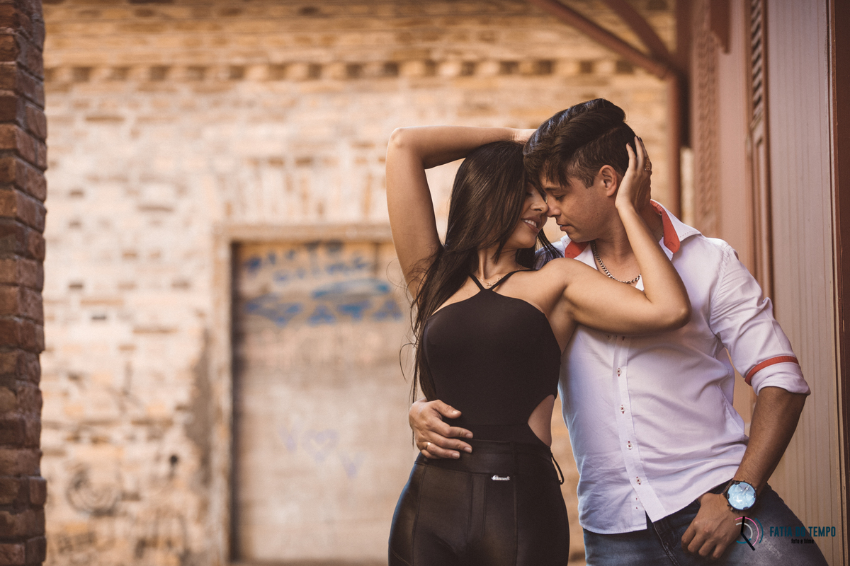 ensaio pre casamento de moto, ensaio com moto, ensaio pre casamento paranapiacaba, estrada de paranapiacaba, moto em paranapiacaba, moto na estrada, ensaio no trilho de trem, pre casamento em paranapiacaba, ensaio de casal paranapiacaba, ensaio em paranap