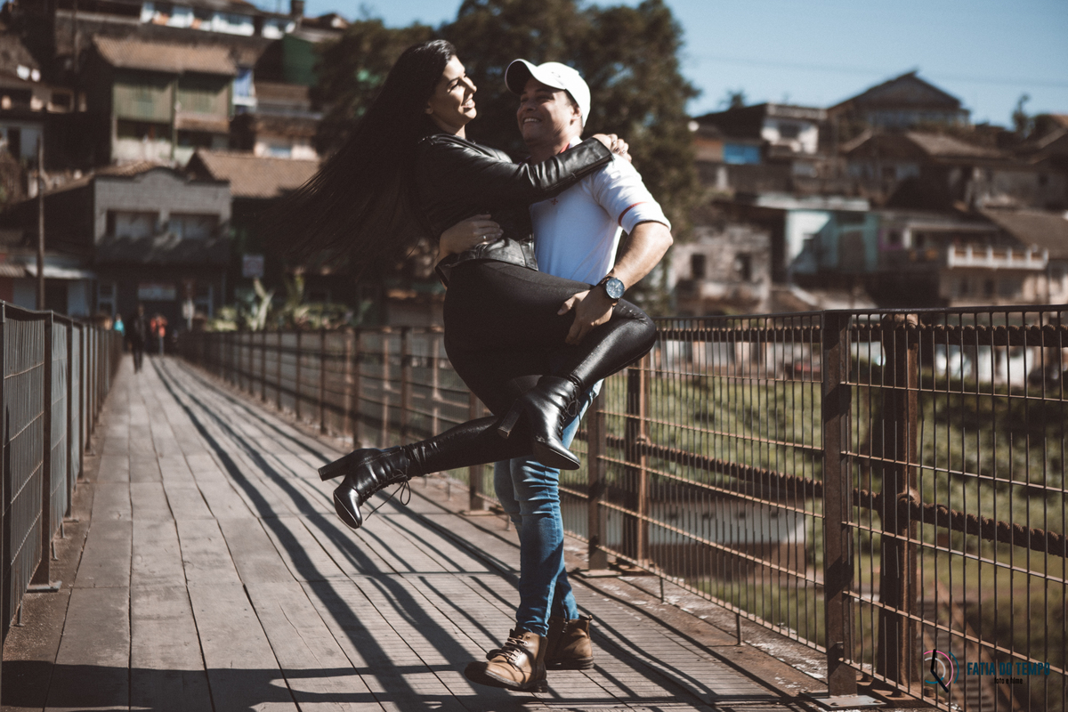 ensaio pre casamento de moto, ensaio com moto, ensaio pre casamento paranapiacaba, estrada de paranapiacaba, moto em paranapiacaba, moto na estrada, ensaio no trilho de trem, pre casamento em paranapiacaba, ensaio de casal paranapiacaba, ensaio em paranap