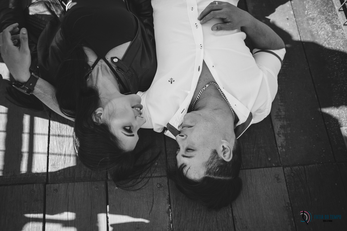 ensaio pre casamento de moto, ensaio com moto, ensaio pre casamento paranapiacaba, estrada de paranapiacaba, moto em paranapiacaba, moto na estrada, ensaio no trilho de trem, pre casamento em paranapiacaba, ensaio de casal paranapiacaba, ensaio em paranap