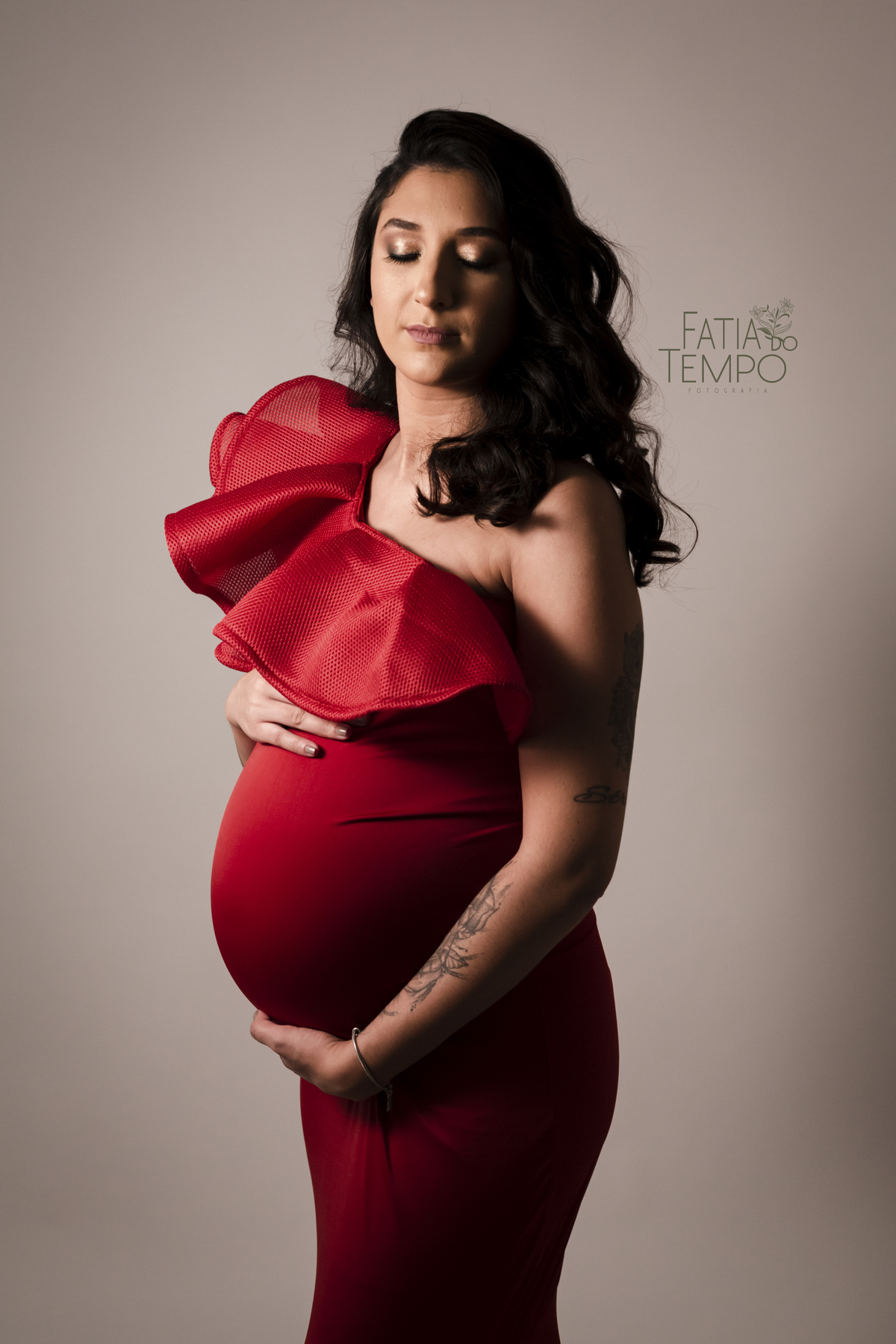 ensaio gestante, ensaio em estudio gestante, ensaio gestante em estudio, estudio fotografico são caetano, fotos gestante, gestante de vestido, gestante vestido vermelho, fotografia de gestante, fotografa de gestante, fotos de gestante