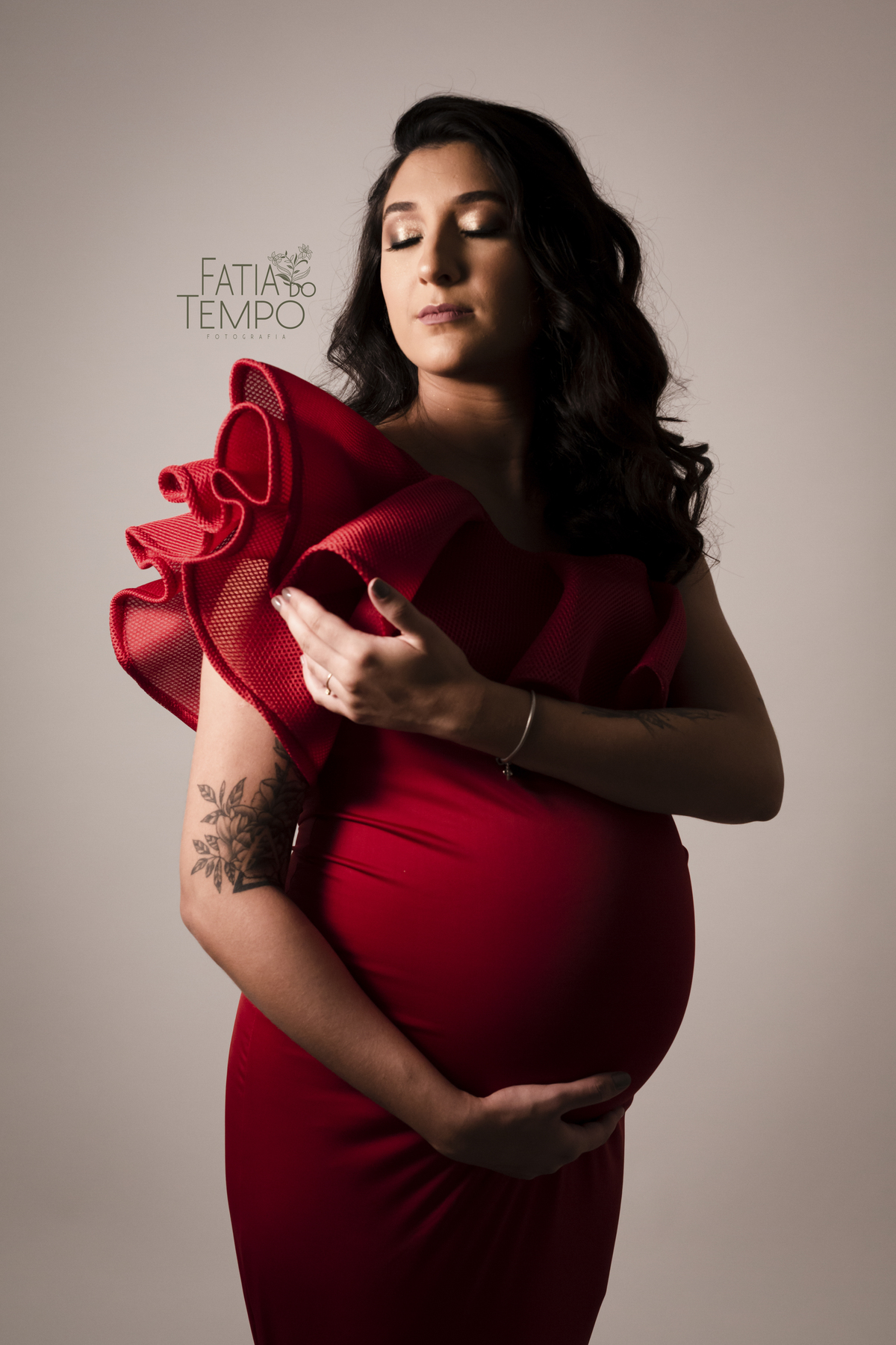 ensaio gestante, ensaio em estudio gestante, ensaio gestante em estudio, estudio fotografico são caetano, fotos gestante, gestante de vestido, gestante vestido vermelho, fotografia de gestante, fotografa de gestante, fotos de gestante