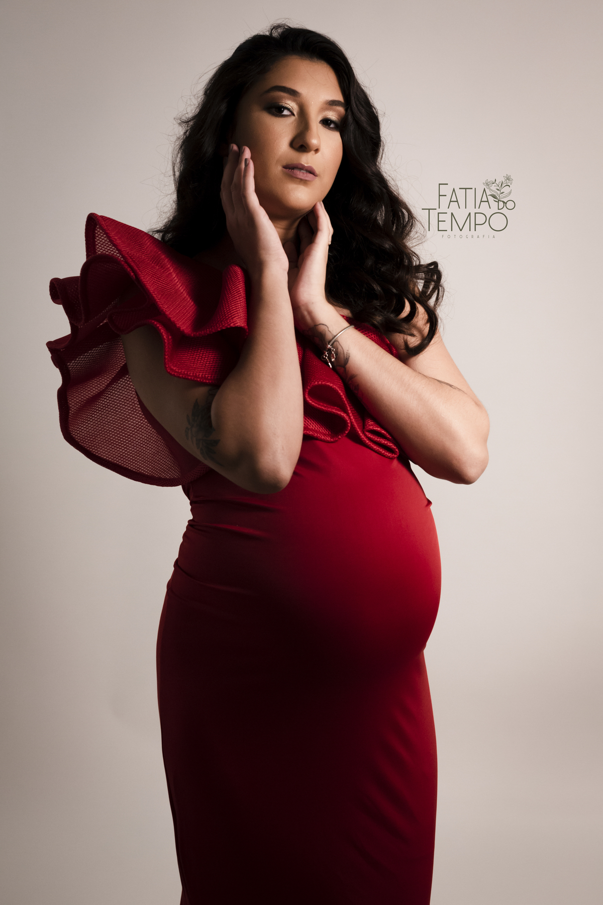 ensaio gestante, ensaio em estudio gestante, ensaio gestante em estudio, estudio fotografico são caetano, fotos gestante, gestante de vestido, gestante vestido vermelho, fotografia de gestante, fotografa de gestante, fotos de gestante
