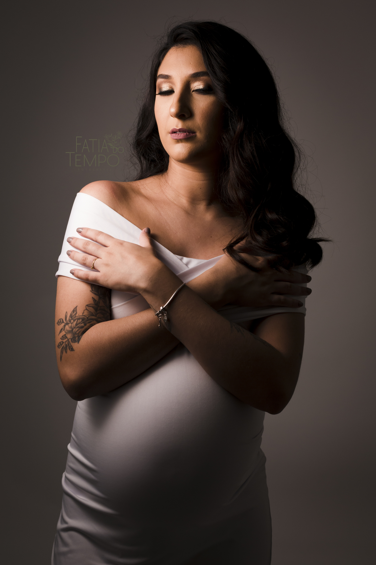 ensaio gestante, ensaio em estudio gestante, ensaio gestante em estudio, estudio fotografico são caetano, fotos gestante, gestante de vestido, gestante vestido vermelho, fotografia de gestante, fotografa de gestante, fotos de gestante