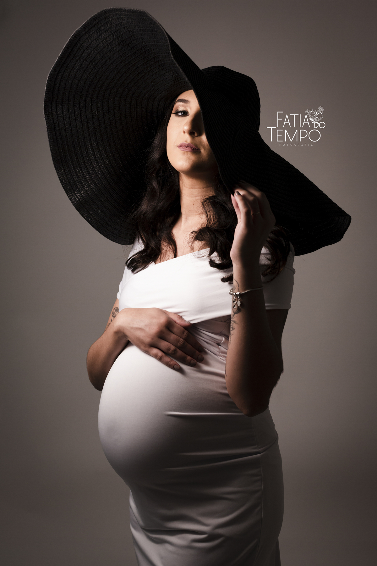 ensaio gestante, ensaio em estudio gestante, ensaio gestante em estudio, estudio fotografico são caetano, fotos gestante, gestante de vestido, gestante vestido vermelho, fotografia de gestante, fotografa de gestante, fotos de gestante