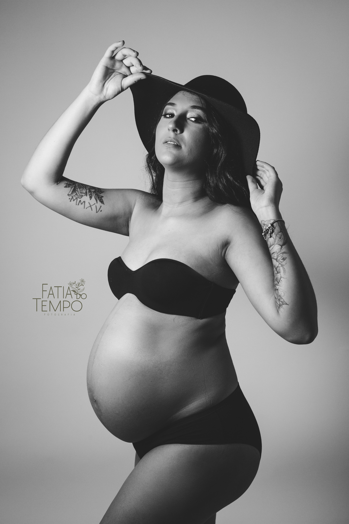 ensaio gestante, ensaio em estudio gestante, ensaio gestante em estudio, estudio fotografico são caetano, fotos gestante, gestante de vestido, gestante vestido vermelho, fotografia de gestante, fotografa de gestante, fotos de gestante