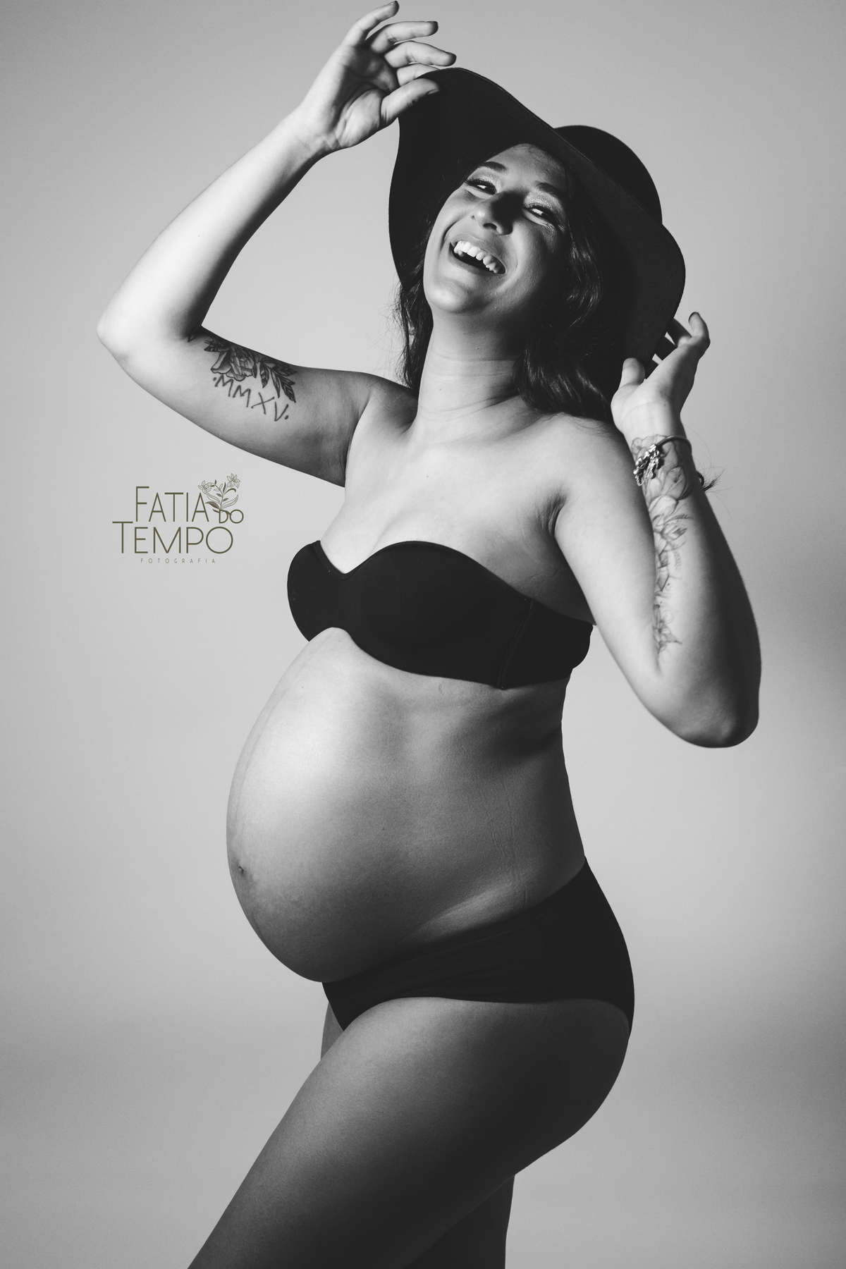 ensaio gestante, ensaio em estudio gestante, ensaio gestante em estudio, estudio fotografico são caetano, fotos gestante, gestante de vestido, gestante vestido vermelho, fotografia de gestante, fotografa de gestante, fotos de gestante