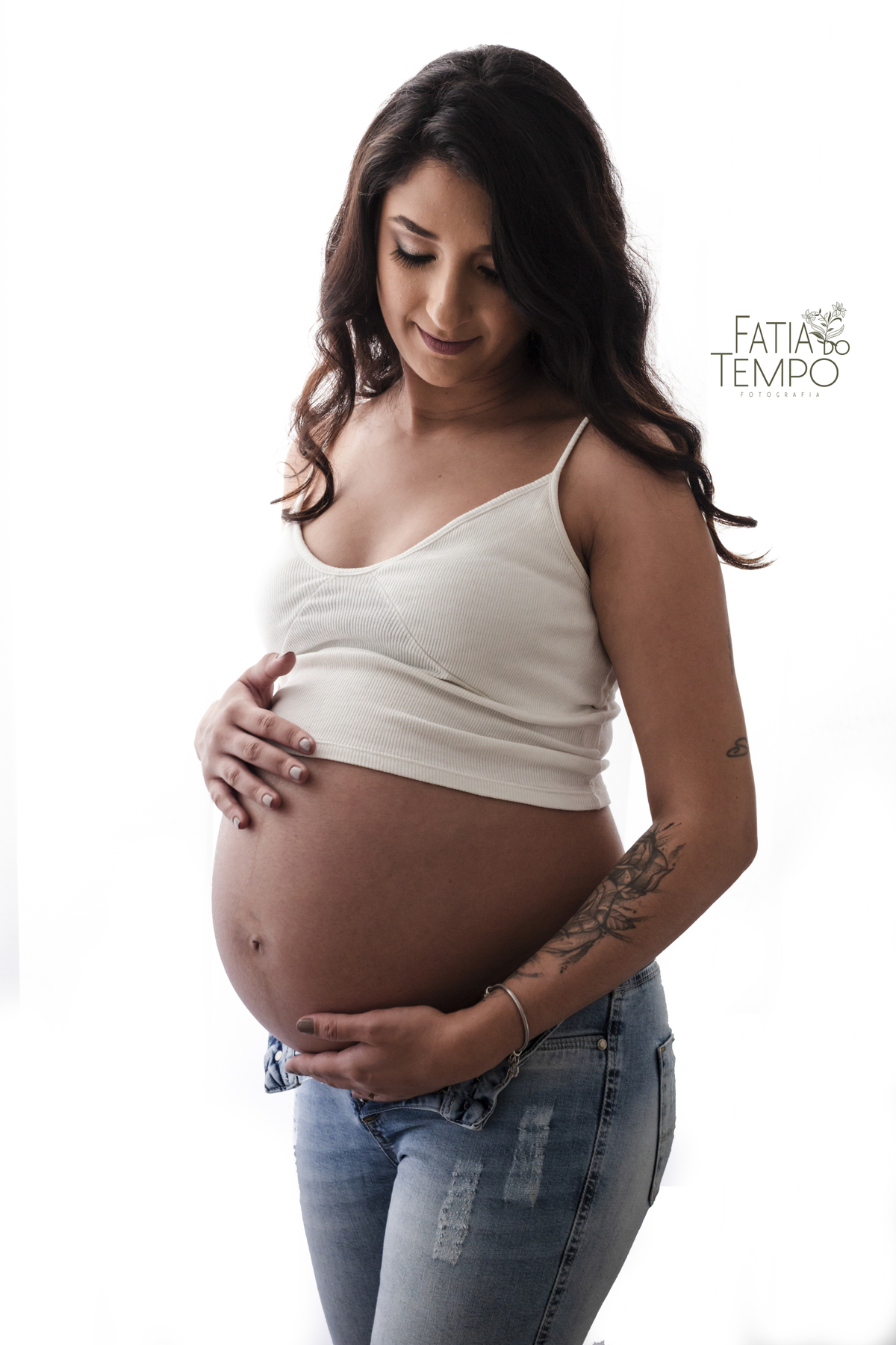 ensaio gestante, ensaio em estudio gestante, ensaio gestante em estudio, estudio fotografico são caetano, fotos gestante, gestante de vestido, gestante vestido vermelho, fotografia de gestante, fotografa de gestante, fotos de gestante