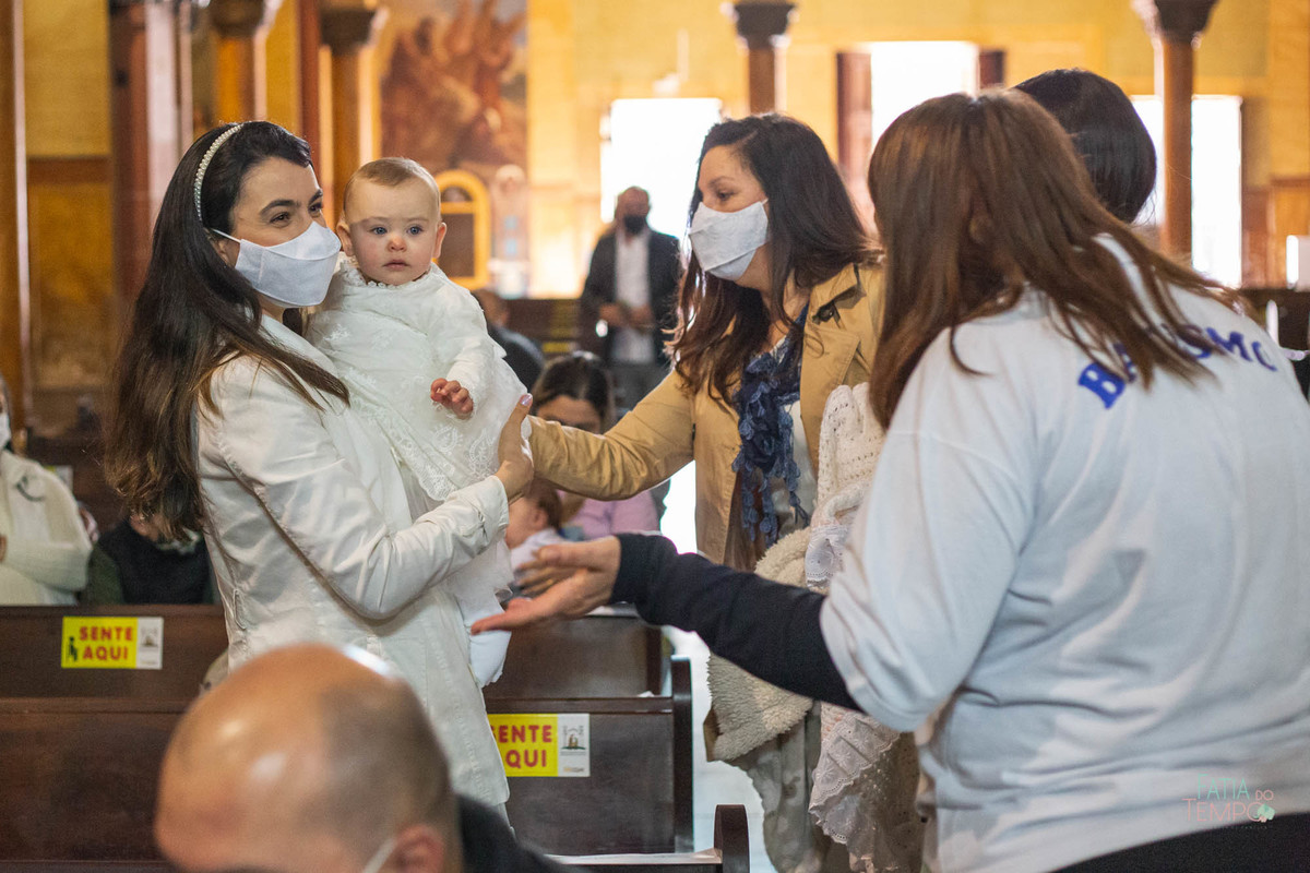Batizado, foto de batizado, fotografia de batizado, igreja sagrada familia, matriz são caetano, batizado na igreja, festa de batizado, batizado de menina, batizando na igreja, batizado matriz, 